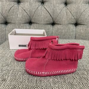Minnetonka Kids Moccasins in Pink with Fringe
